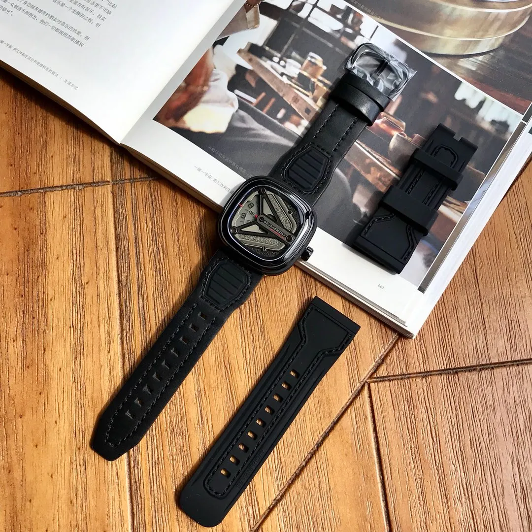 【Authentic Tmall】💰1640! Seven Fridays-Sevenfriday M3/01! Come on guys! Support nfc anti-counterfeiting! The talented designers at Seven Fridays have used spaceships as inspiration to create an all-new launcher piece, with a sandblasted and polished black and gun metal disc forming an aerodynamic Y-wing marking the seven-star logo at the seven hour mark. The Y-wing shape leaves room to display three overlapping white discs indicating the time, minutes and seconds read from left to right. A forward red highlight displays the time on the left at the 9H mark, and a forward red arrow indicates the minutes on the right. The seconds are in increments of 5 on the identification plate. The asymmetrical placement of decorative screws on the upper disc enhances the industrial spirit of this edition! Paired with leather and rubber straps, the all-black concept is coming.